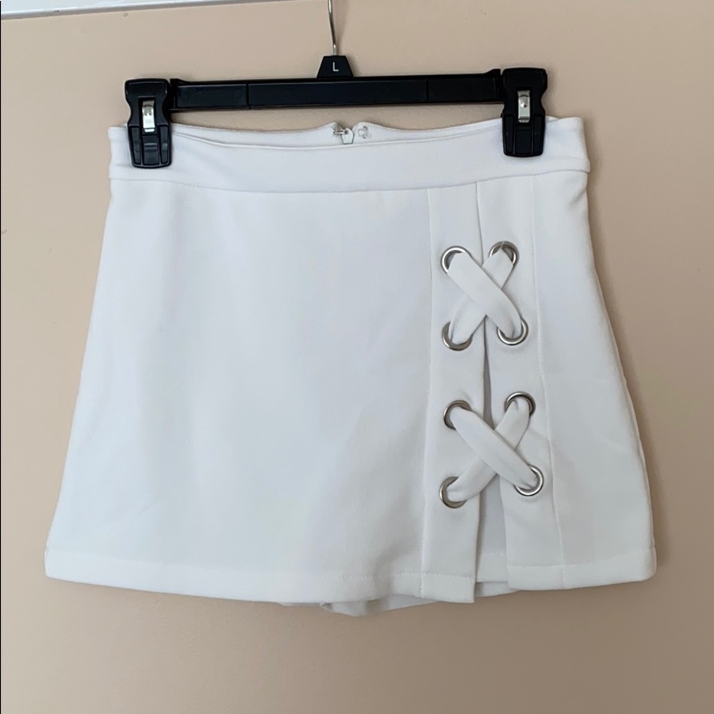 BRAND NEW white skort